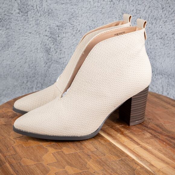 Journee Collection Womens Bellamy Bootie Ankle Faux Leather Stone 6M New - Picture 3 of 6